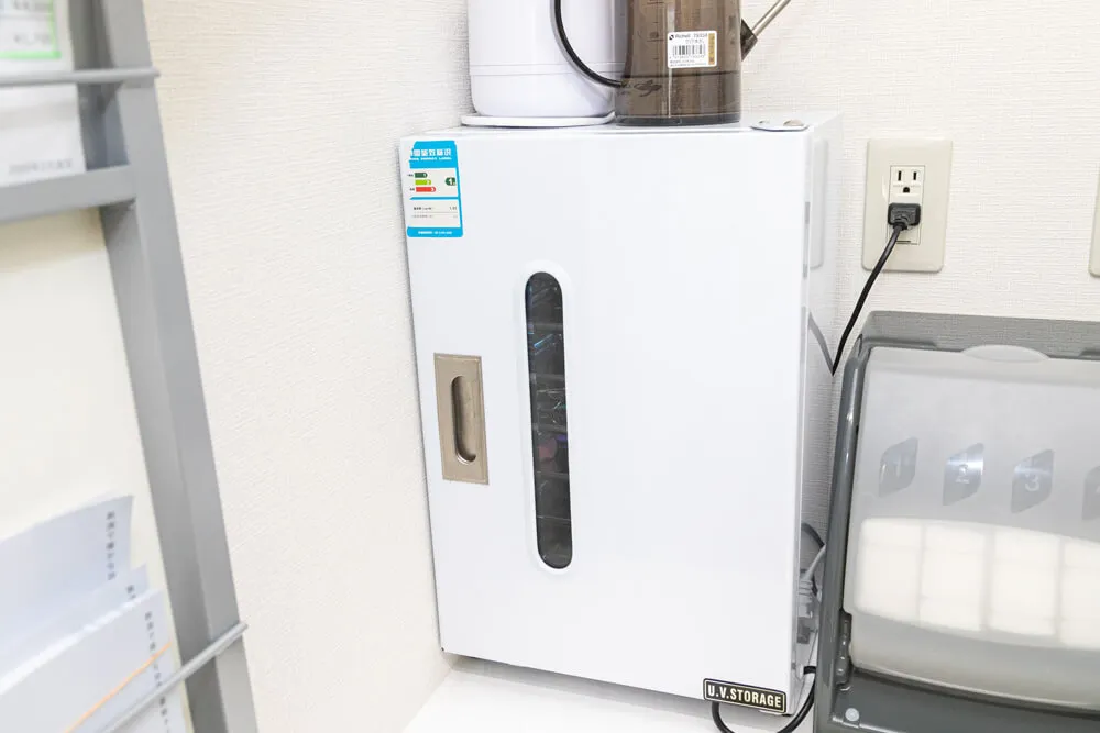 殺菌灯付き器具入れ